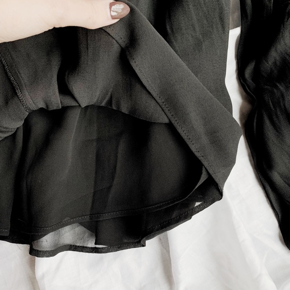 HOST PICK🌟🌟 LOFT Flowy Cold Shoulder Blouse NWT - Picture 8 of 8